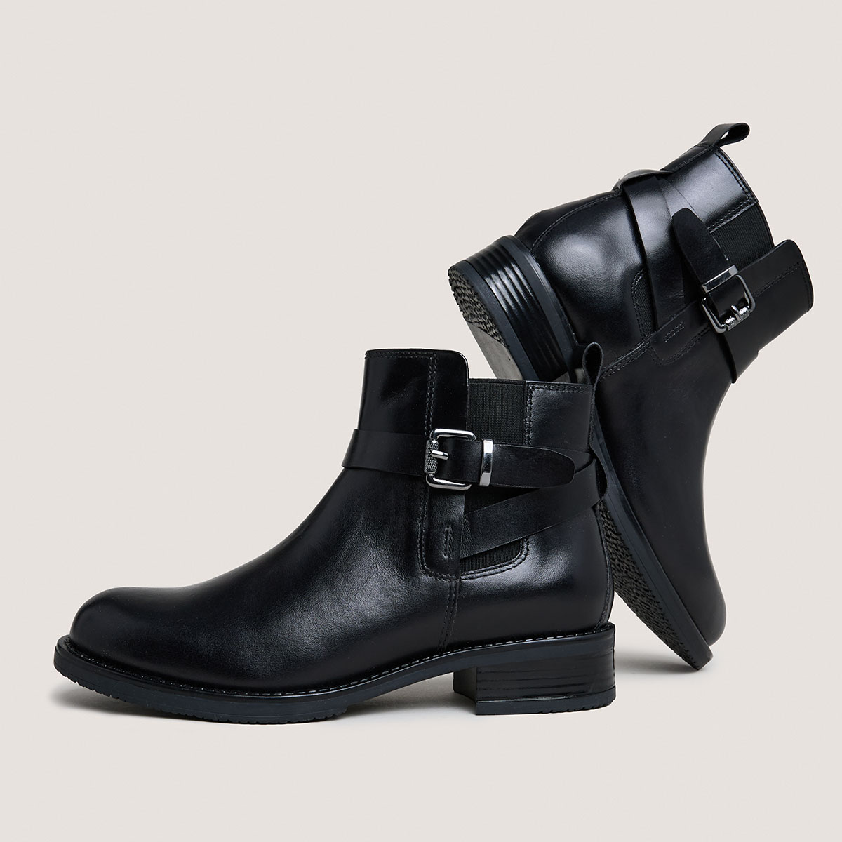 Boots with Buckles in black leather | ABSTRAIT