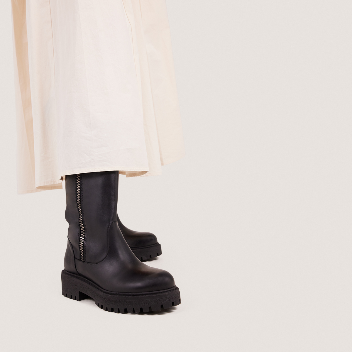 Zip-Up Boots in black leather | ROSANA