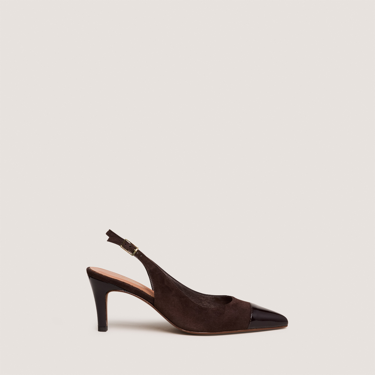 Slingback Pumps in patent leather and dark brown velvet | DESTELLE