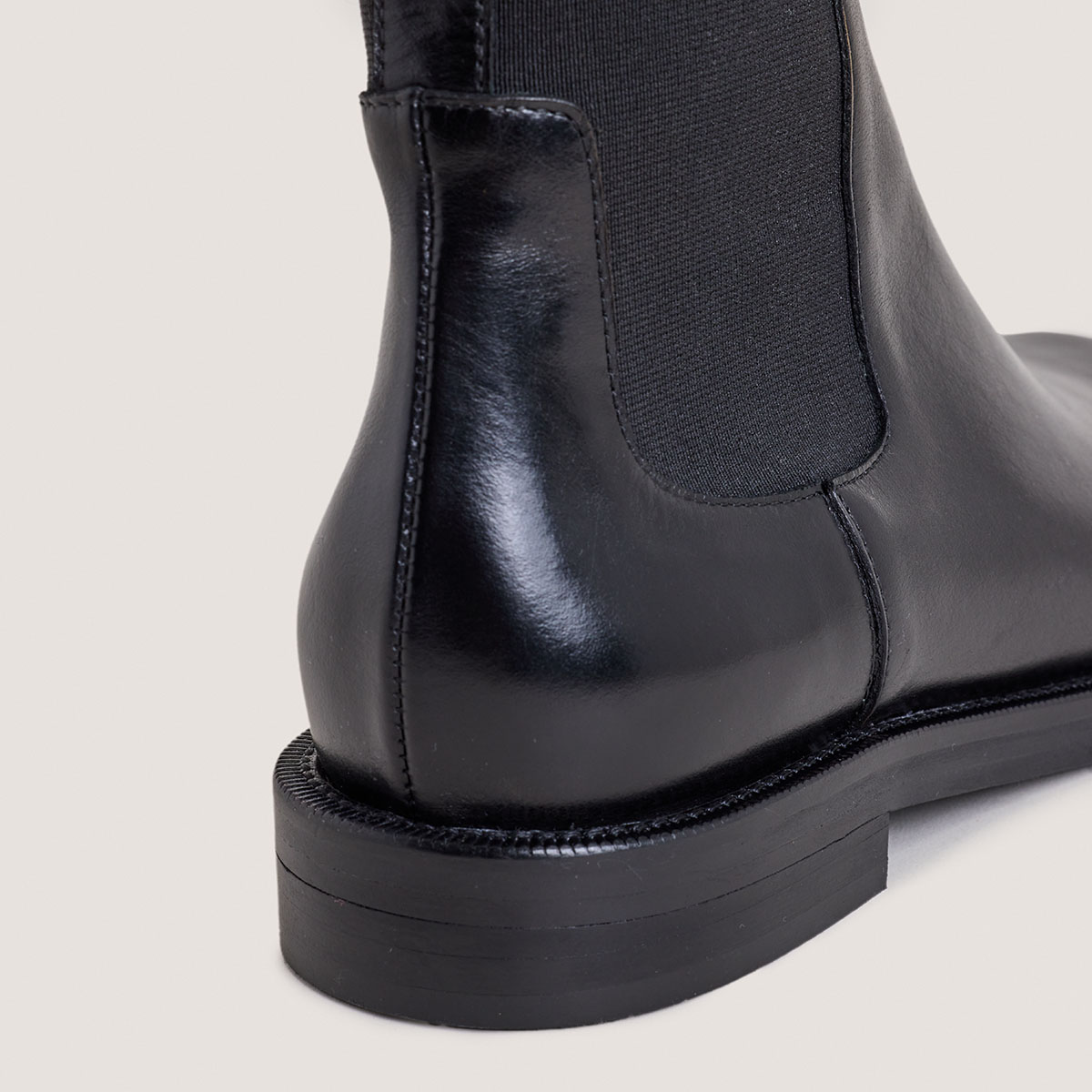 Boots with elastic panels in black leather | DELODIE