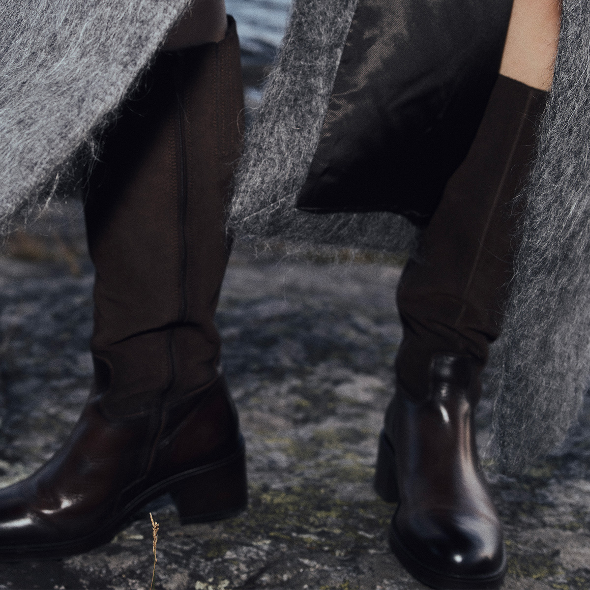 Heeled boots in dark brown leather and suede | CLAIRE