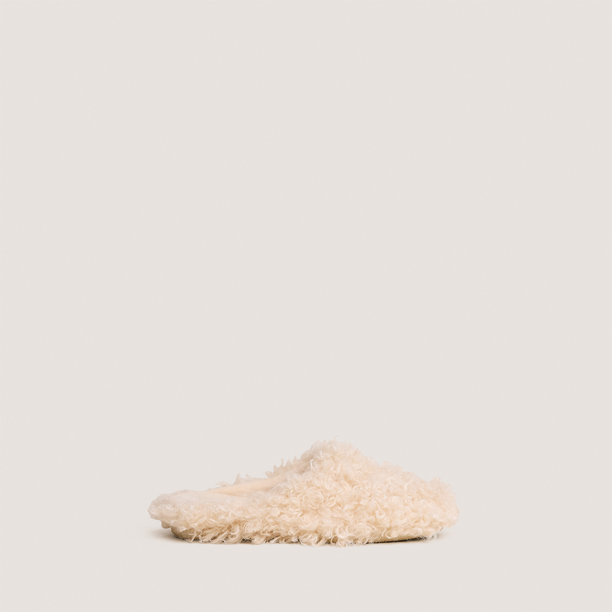 Slippers in beige fluffy fabric | JUDIE