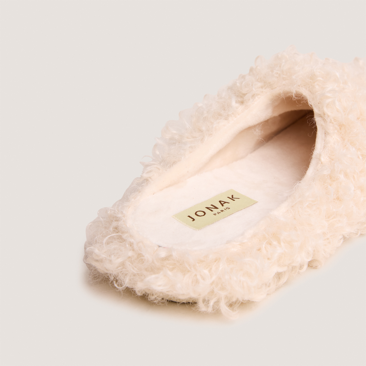 Slippers in beige fluffy fabric | JUDIE