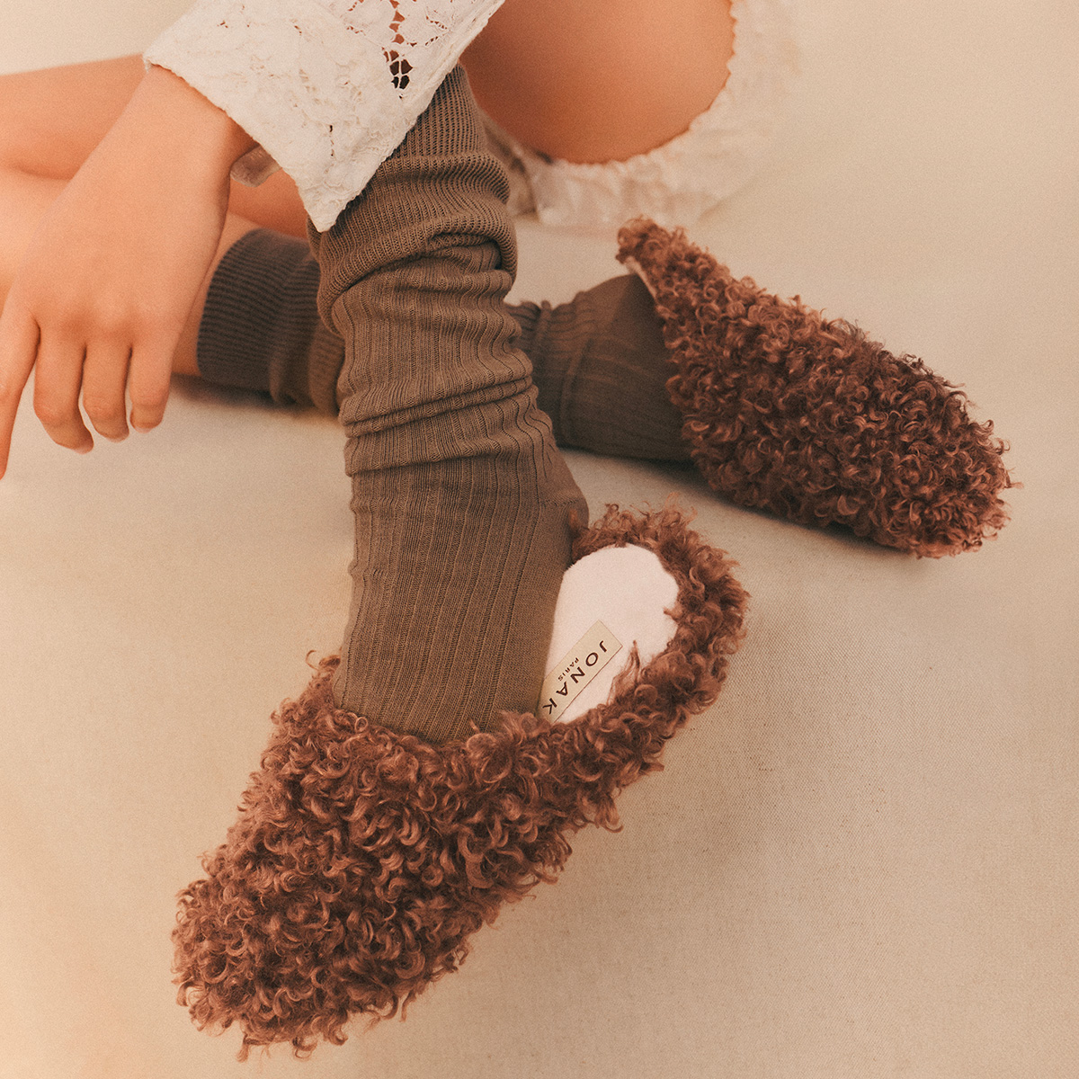 Slippers in hazelnut fluffy fabric | JUDIE