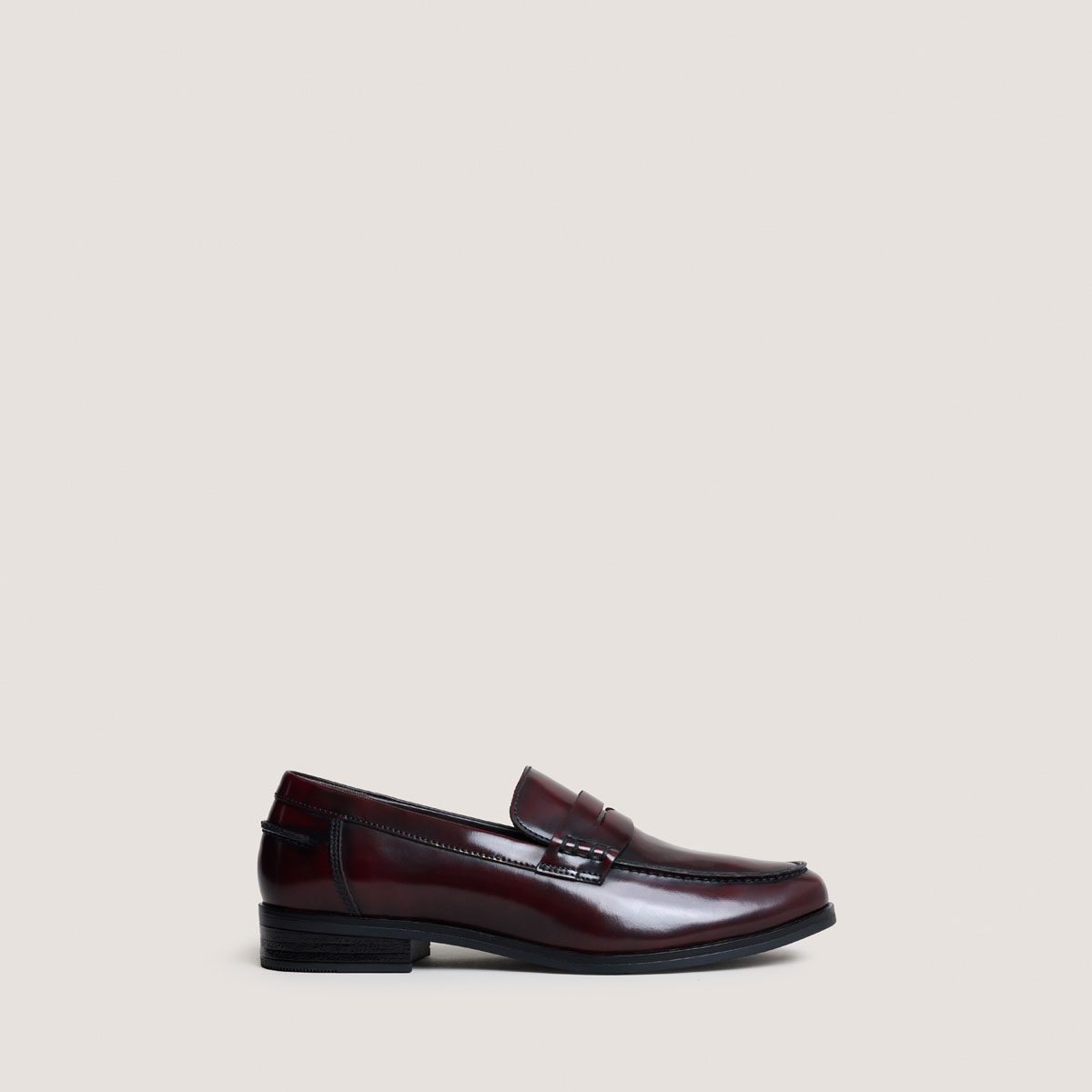 Round-toe loafers in burgundy patinated leather | ALBIN