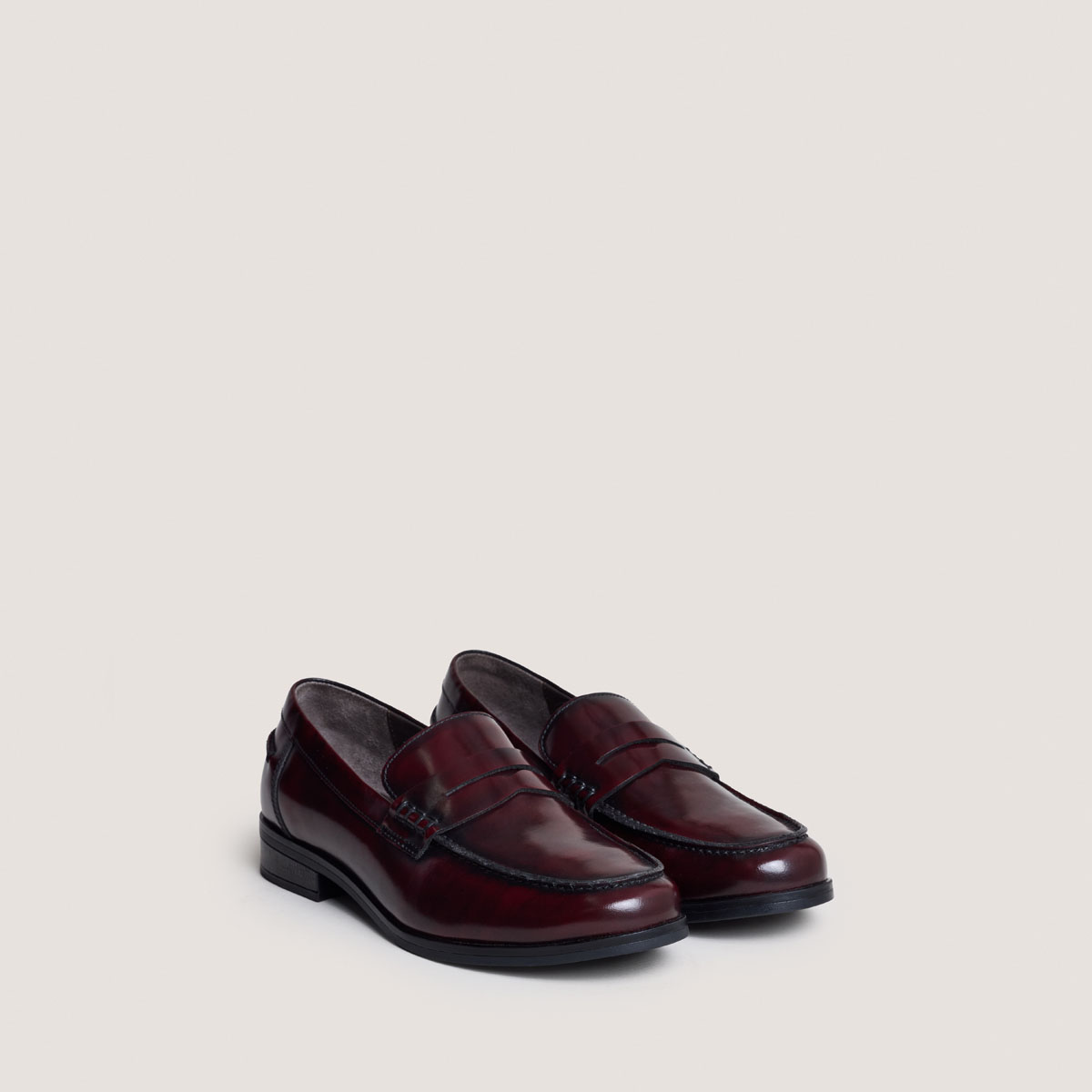 Round-toe loafers in burgundy patinated leather | ALBIN