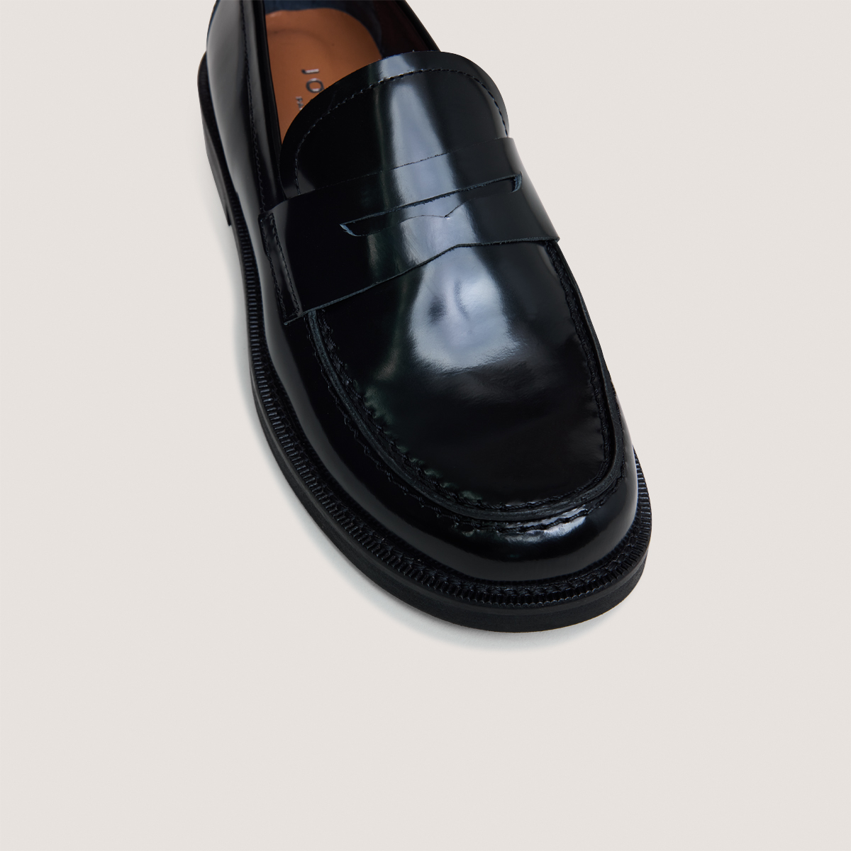 Round-toe loafers in glazed black leather | DOLIVIA