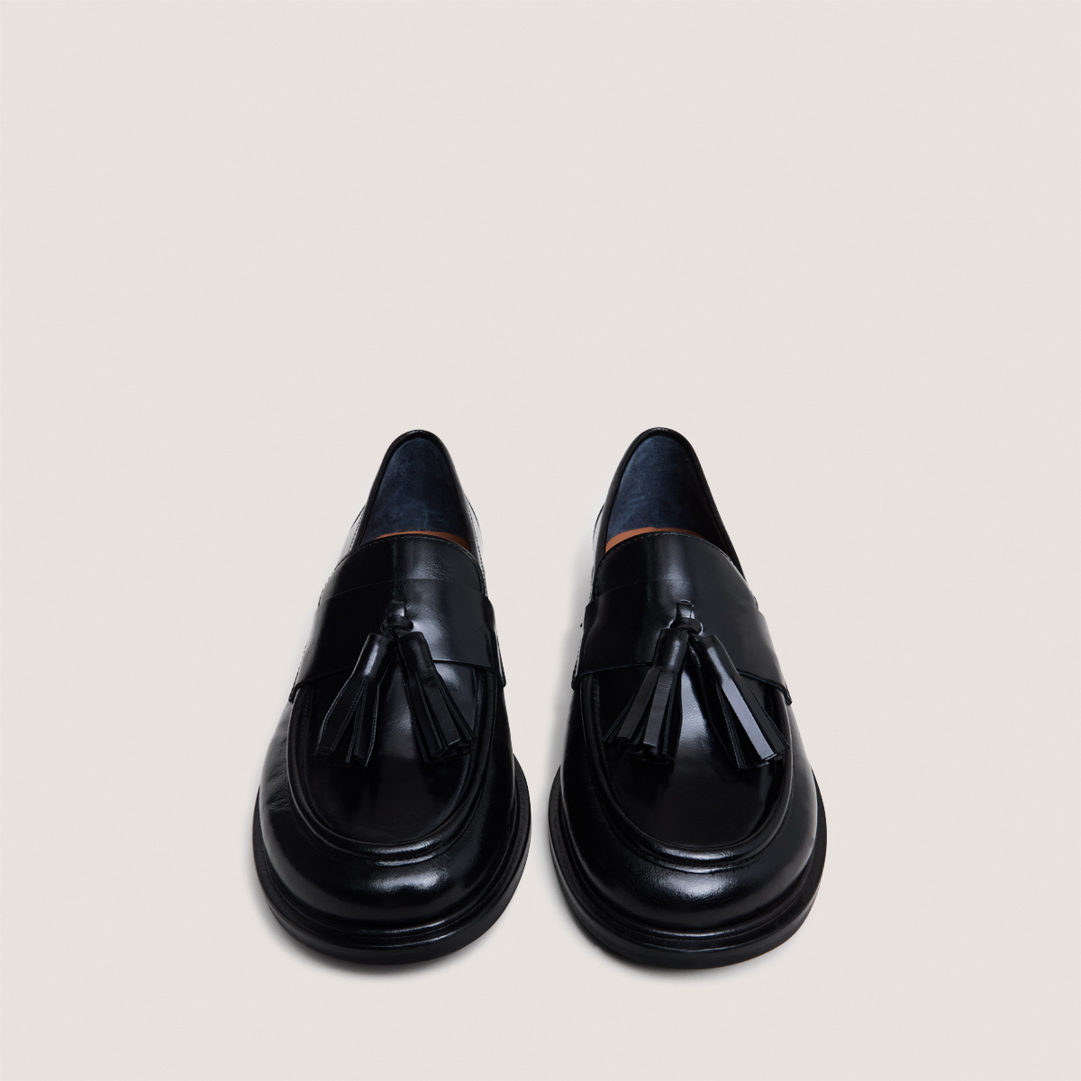 Loafers with tassels in black leather| DAMANDE