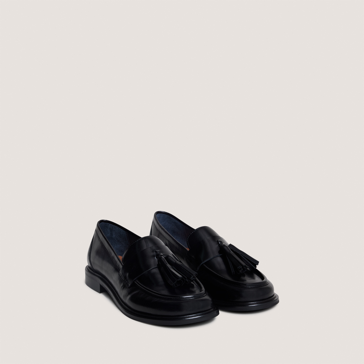 Loafers with tassels in black leather| DAMANDE