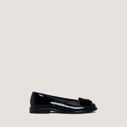 Ballet Flats with Rounded Toe and Monogram in black patent leather | DELOISE