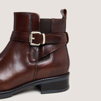 Boots with buckles in cognac patinated leather | abstrait