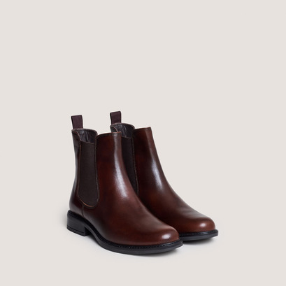Chelsea boots with rounded toe in cognac patinated leather | audry