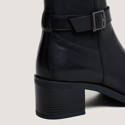 Heeled boots with buckles in black leather | garance