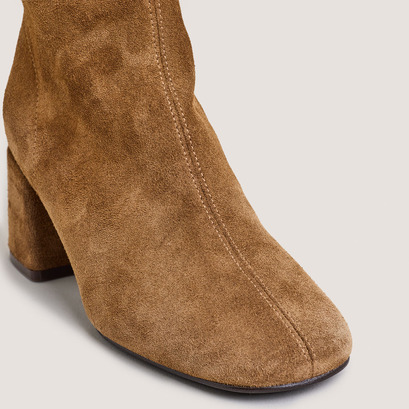 Boots with zip-up back in tobacco split leather | denonie