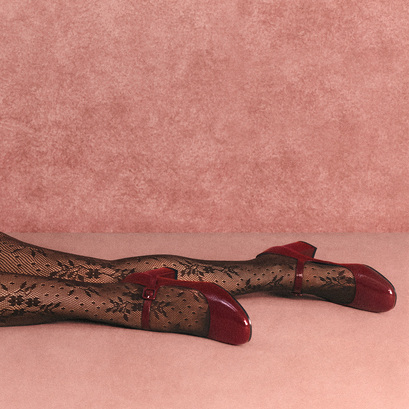Heeled mary janes in pleated burgundy patent leather | dittus