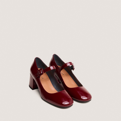 Heeled mary janes in pleated burgundy patent leather | dittus