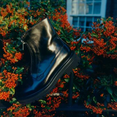 Boots with zippers in black leather | amoureuse