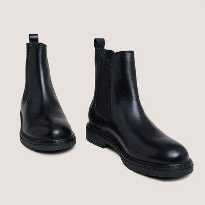 Chelsea boots in black leather | amical