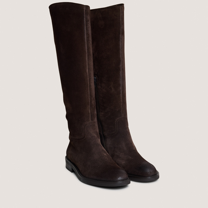 Boots with round toes in dark brown suede | cathy