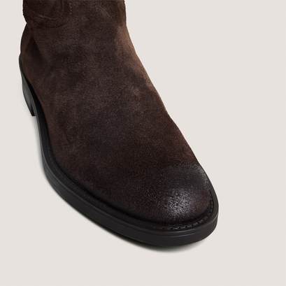 Boots with round toes in dark brown suede | cathy
