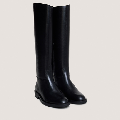 Boots with round toes in black leather | cathy