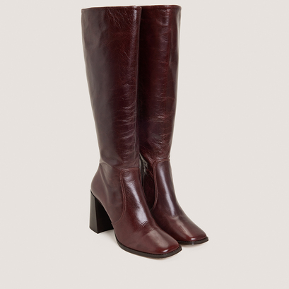 High-heeled boots in aged chocolate leather | vauby