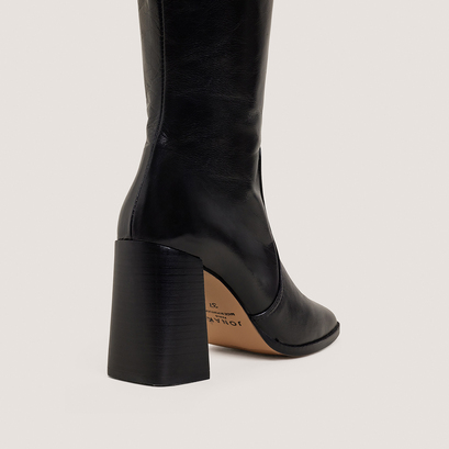 High-heeled boots in aged black leather | vauby