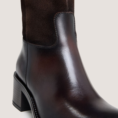 Heeled boots in dark brown leather and suede | claire