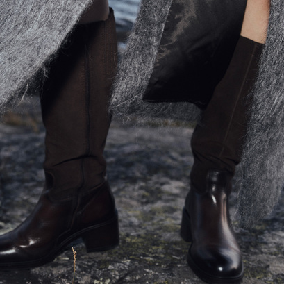 Heeled boots in dark brown leather and suede | claire