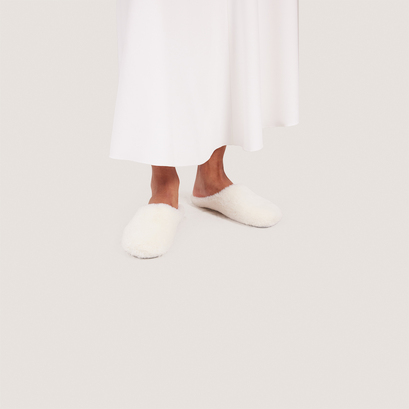 Slippers in ecru fluffy fabric | jude