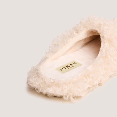 Slippers in beige fluffy fabric | judie