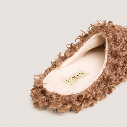 Slippers in hazelnut fluffy fabric | judie