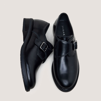 Buckle derbies in glazed black leather | atlantis