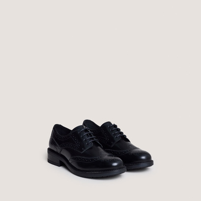 Cut-out derbies in glazed black leather| altitude