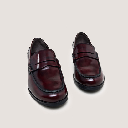 Round-toe loafers burgundy