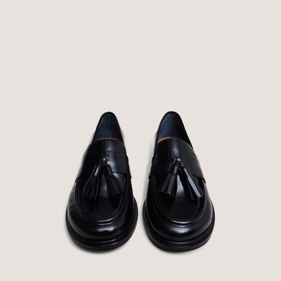 Loafers with tassels in black leather| damande