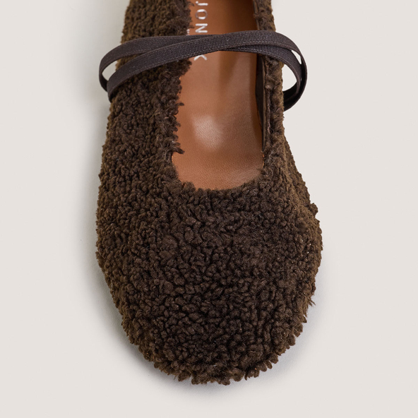Ballet Flats with Straps in dark brown fleece | DUVET