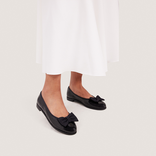 Ballet Flats with Bows in pleated black patent leather | DESTHER