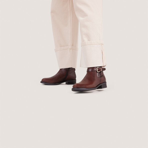Boots with Buckles in cognac patinated leather | ABSTRAIT