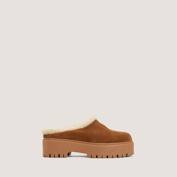 Lug sole Mules in tobacco split leather and beige fleece | RALF