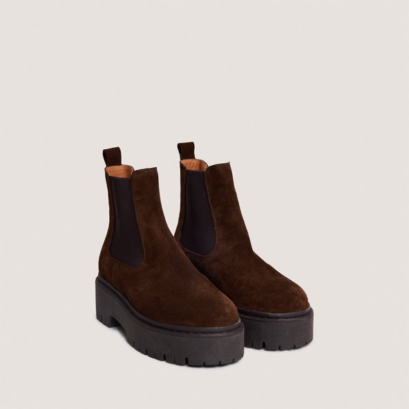 Platform boots with round toes in brown suede | RAVIE