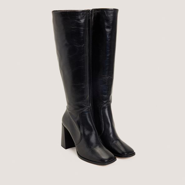 High-heeled boots in aged black leather | VAUBY