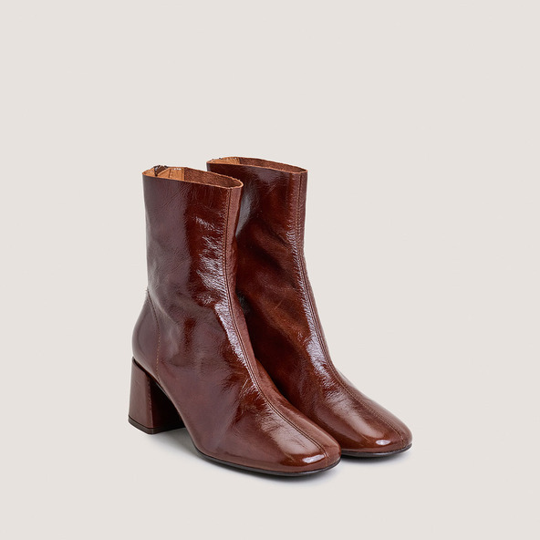 Ankle boots with back zippers in shiny brown leather | DENONIE