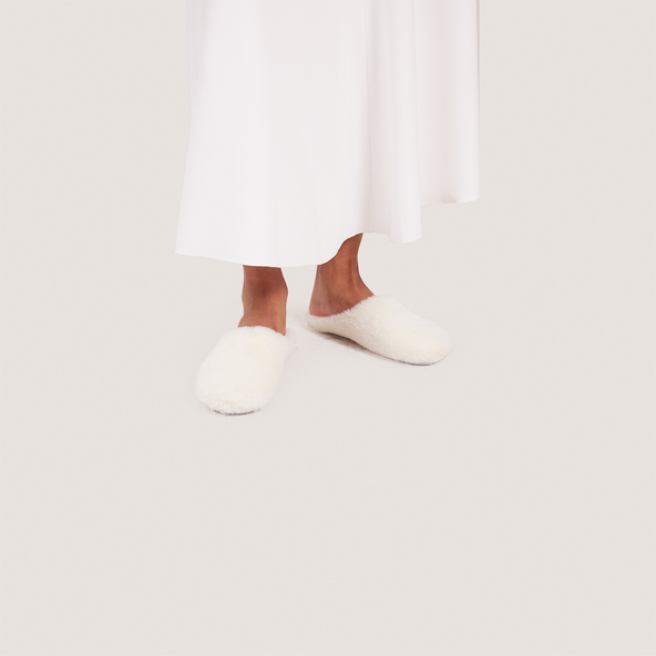 Slippers in ecru fluffy fabric | JUDE