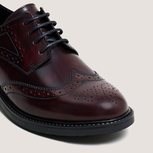 Cut-out derbies in burgundy patinated leather | ALTITUDE