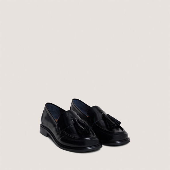 Loafers with tassels in black leather| DAMANDE