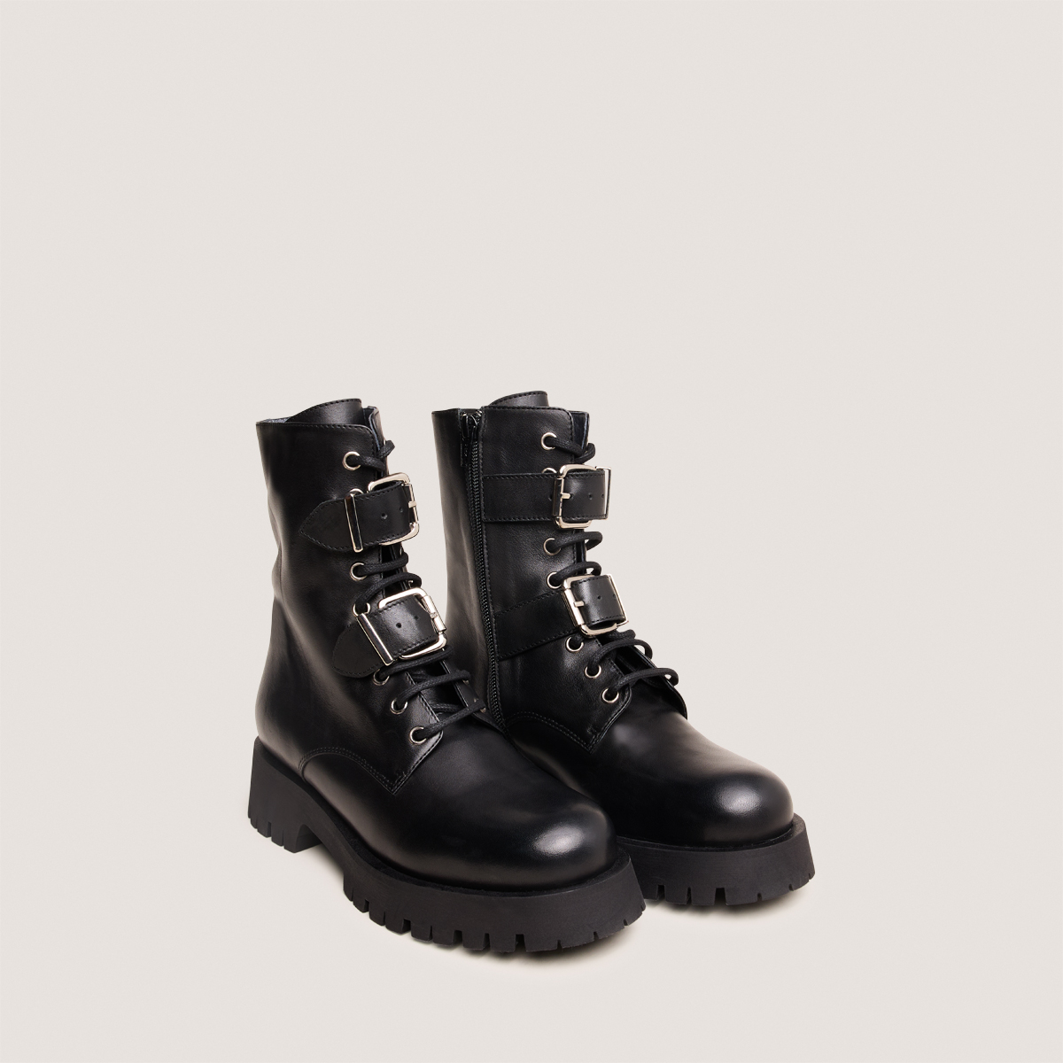 Boots with metal buckles in black leather | DALAY