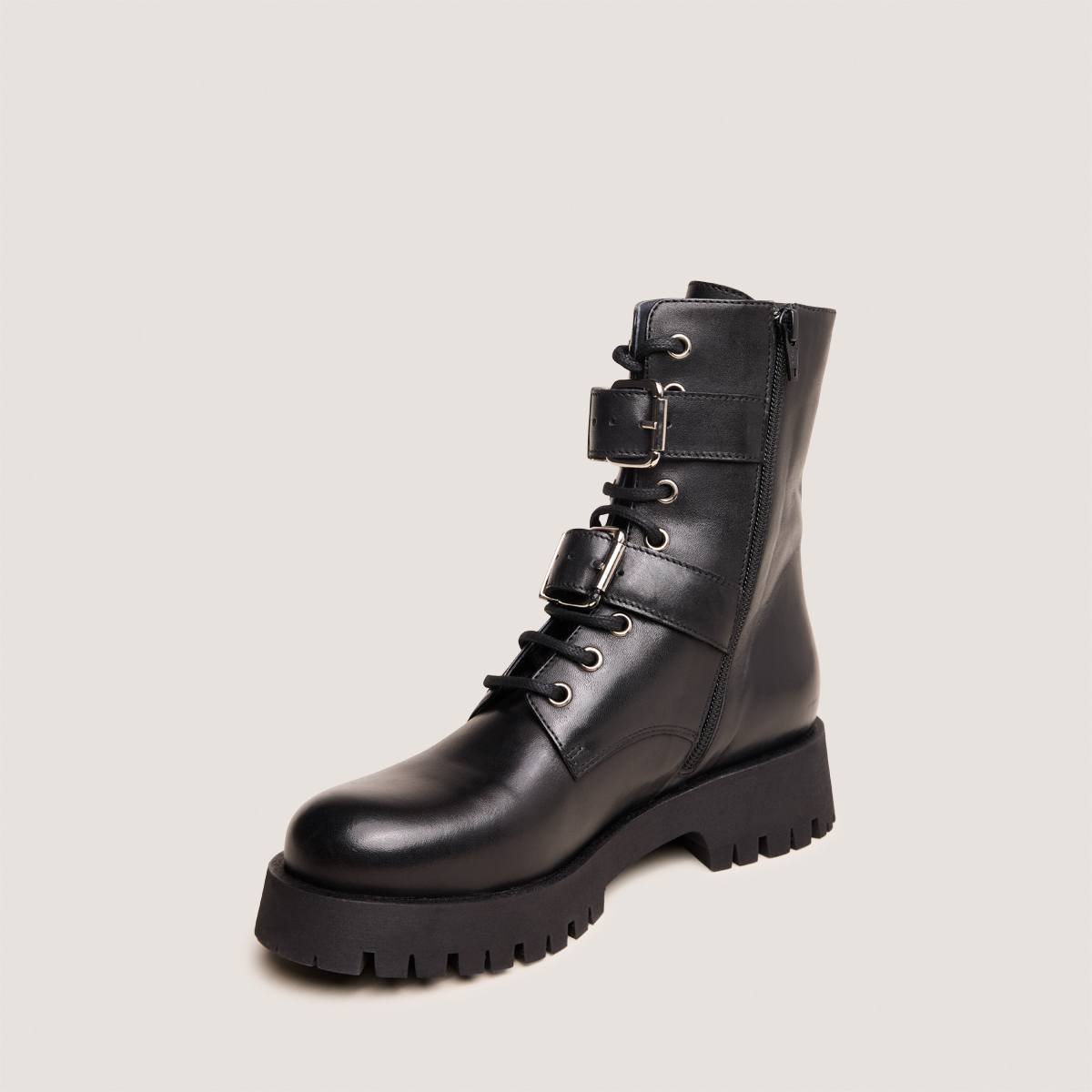 Boots with metal buckles in black leather | DALAY