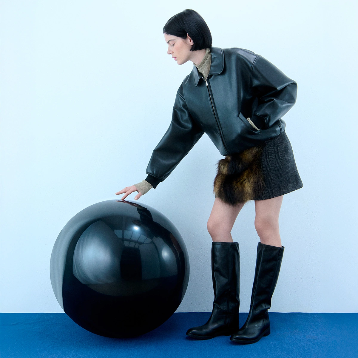 Tall boots with square toes in black leather | DAMEL