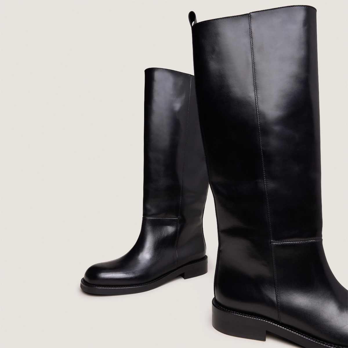 Tall boots with square toes in black leather | DAMEL